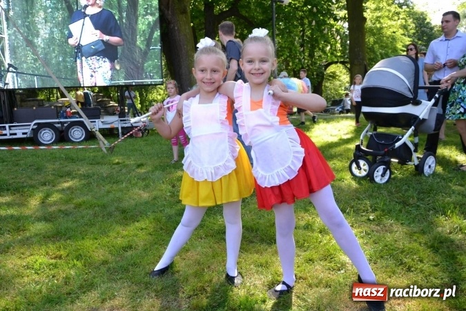 Zdjęcie w galerii na portalu naszraciborz.pl: Udana majówka pod zamkiem w Chałupkach wiadomości z regionu