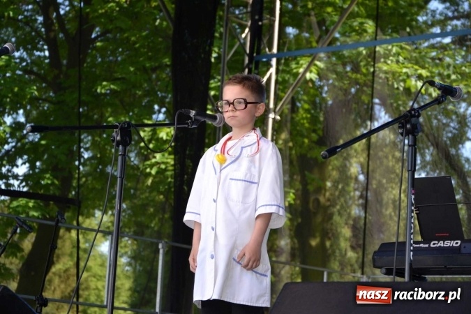 Zdjęcie w galerii na portalu naszraciborz.pl: Udana majówka pod zamkiem w Chałupkach wiadomości z regionu