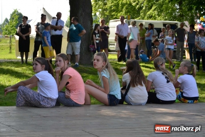 Zdjęcie w galerii na portalu naszraciborz.pl: Udana majówka pod zamkiem w Chałupkach wiadomości z regionu