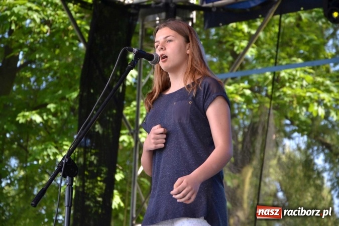 Zdjęcie w galerii na portalu naszraciborz.pl: Udana majówka pod zamkiem w Chałupkach wiadomości z regionu