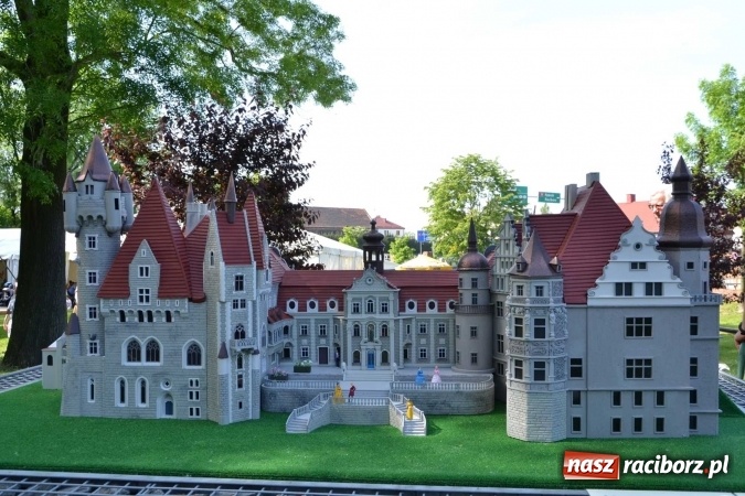 Zdjęcie w galerii na portalu naszraciborz.pl: Udana majówka pod zamkiem w Chałupkach wiadomości z regionu