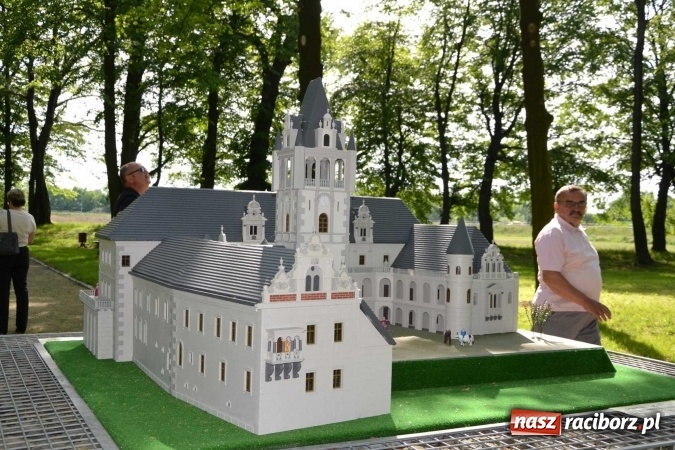 Zdjęcie w galerii na portalu naszraciborz.pl: Udana majówka pod zamkiem w Chałupkach wiadomości z regionu