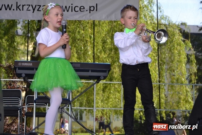 Zdjęcie w galerii na portalu naszraciborz.pl: Udana majówka pod zamkiem w Chałupkach wiadomości z regionu