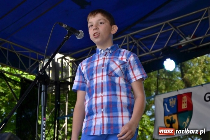 Zdjęcie w galerii na portalu naszraciborz.pl: Udana majówka pod zamkiem w Chałupkach wiadomości z regionu