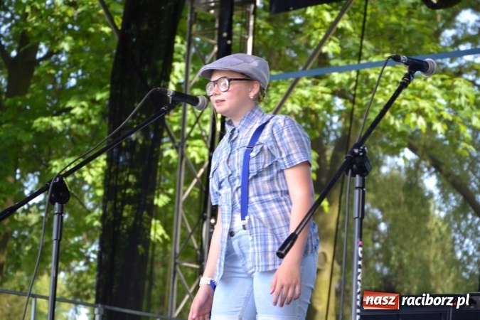 Zdjęcie w galerii na portalu naszraciborz.pl: Udana majówka pod zamkiem w Chałupkach wiadomości z regionu