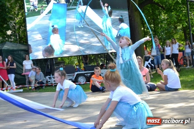 Zdjęcie w galerii na portalu naszraciborz.pl: Udana majówka pod zamkiem w Chałupkach wiadomości z regionu