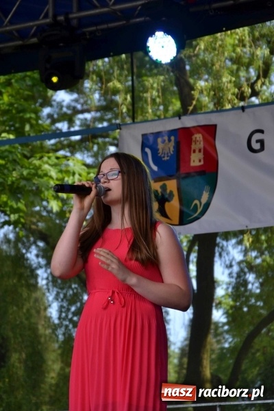 Zdjęcie w galerii na portalu naszraciborz.pl: Udana majówka pod zamkiem w Chałupkach wiadomości z regionu