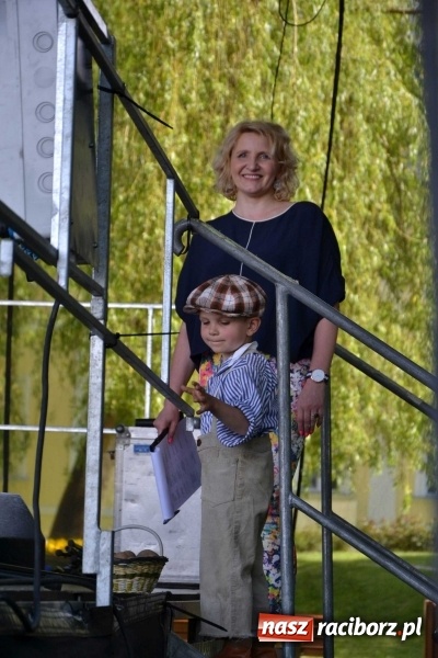 Zdjęcie w galerii na portalu naszraciborz.pl: Udana majówka pod zamkiem w Chałupkach wiadomości z regionu