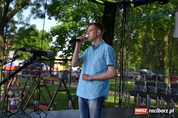 Zdjęcie w galerii na portalu naszraciborz.pl: Udana majówka pod zamkiem w Chałupkach wiadomości z regionu