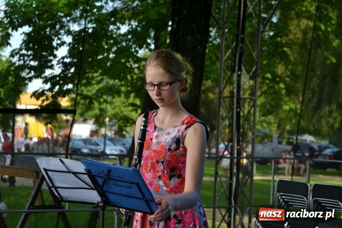 Zdjęcie w galerii na portalu naszraciborz.pl: Udana majówka pod zamkiem w Chałupkach wiadomości z regionu
