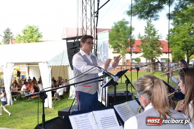 Zdjęcie w galerii na portalu naszraciborz.pl: Udana majówka pod zamkiem w Chałupkach wiadomości z regionu