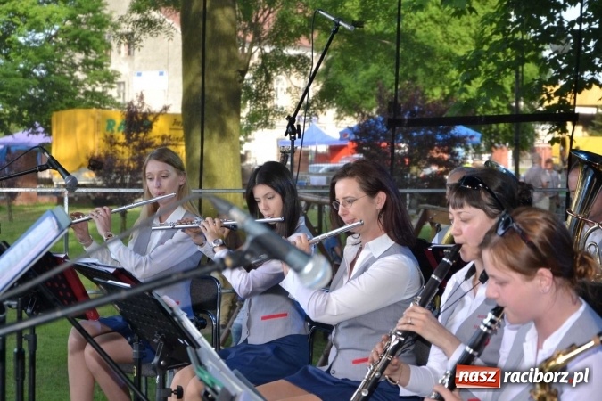 Zdjęcie w galerii na portalu naszraciborz.pl: Udana majówka pod zamkiem w Chałupkach wiadomości z regionu