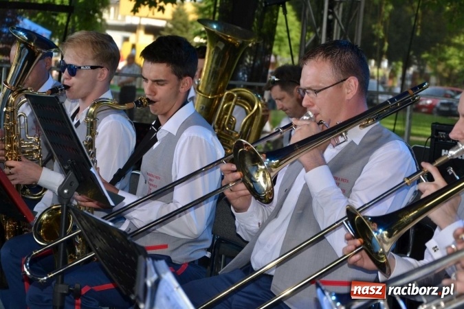Zdjęcie w galerii na portalu naszraciborz.pl: Udana majówka pod zamkiem w Chałupkach wiadomości z regionu