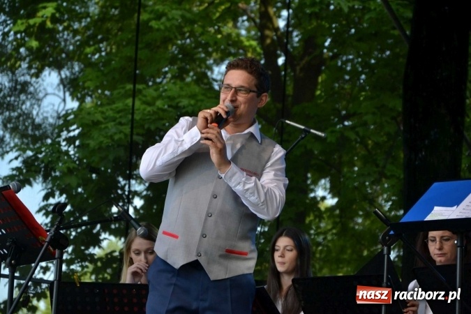 Zdjęcie w galerii na portalu naszraciborz.pl: Udana majówka pod zamkiem w Chałupkach wiadomości z regionu