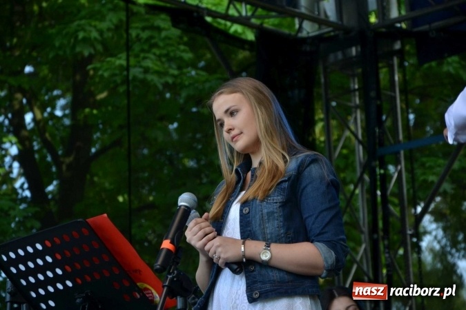 Zdjęcie w galerii na portalu naszraciborz.pl: Udana majówka pod zamkiem w Chałupkach wiadomości z regionu