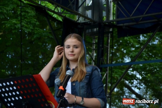 Zdjęcie w galerii na portalu naszraciborz.pl: Udana majówka pod zamkiem w Chałupkach wiadomości z regionu