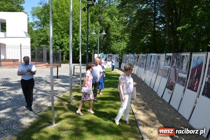 Zdjęcie w galerii na portalu naszraciborz.pl: 96. rocznica urodzin św. Jana Pawła II - obchody na zamku wiadomości z regionu