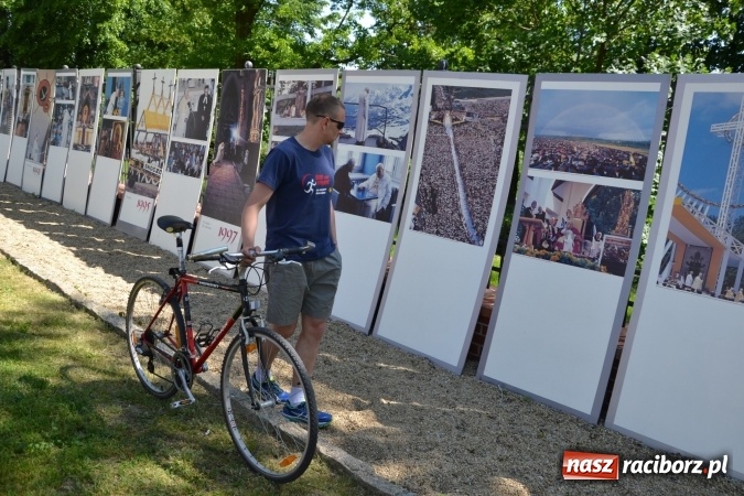 Zdjęcie w galerii na portalu naszraciborz.pl: 96. rocznica urodzin św. Jana Pawła II - obchody na zamku wiadomości z regionu
