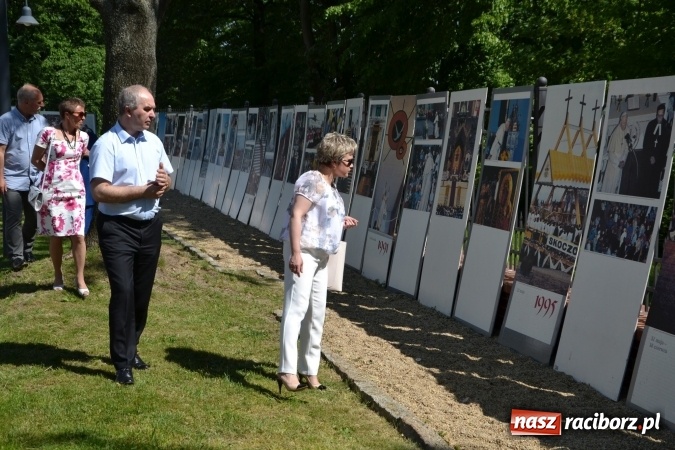 Zdjęcie w galerii na portalu naszraciborz.pl: 96. rocznica urodzin św. Jana Pawła II - obchody na zamku wiadomości z regionu