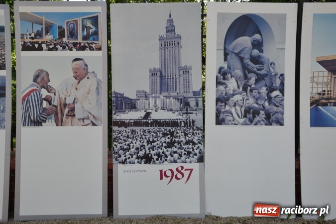 Zdjęcie w galerii na portalu naszraciborz.pl: 96. rocznica urodzin św. Jana Pawła II - obchody na zamku wiadomości z regionu