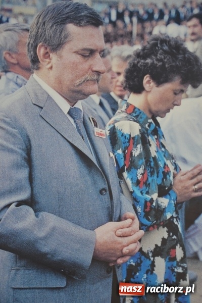 Zdjęcie w galerii na portalu naszraciborz.pl: 96. rocznica urodzin św. Jana Pawła II - obchody na zamku wiadomości z regionu