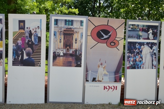 Zdjęcie w galerii na portalu naszraciborz.pl: 96. rocznica urodzin św. Jana Pawła II - obchody na zamku wiadomości z regionu