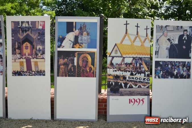 Zdjęcie w galerii na portalu naszraciborz.pl: 96. rocznica urodzin św. Jana Pawła II - obchody na zamku wiadomości z regionu