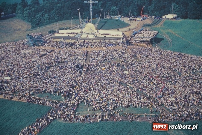Zdjęcie w galerii na portalu naszraciborz.pl: 96. rocznica urodzin św. Jana Pawła II - obchody na zamku wiadomości z regionu
