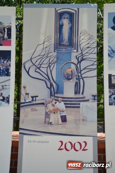 Zdjęcie w galerii na portalu naszraciborz.pl: 96. rocznica urodzin św. Jana Pawła II - obchody na zamku wiadomości z regionu