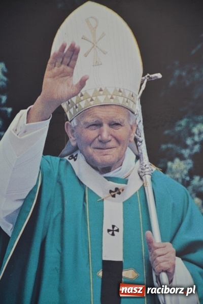 Zdjęcie w galerii na portalu naszraciborz.pl: 96. rocznica urodzin św. Jana Pawła II - obchody na zamku wiadomości z regionu