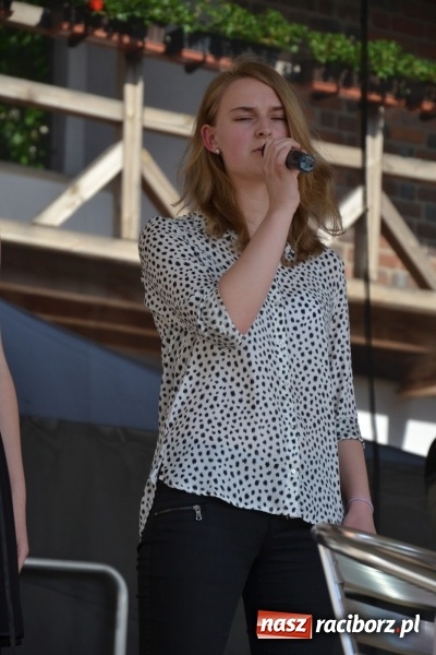 Zdjęcie w galerii na portalu naszraciborz.pl: 96. rocznica urodzin św. Jana Pawła II - obchody na zamku wiadomości z regionu