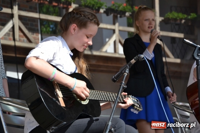 Zdjęcie w galerii na portalu naszraciborz.pl: 96. rocznica urodzin św. Jana Pawła II - obchody na zamku wiadomości z regionu