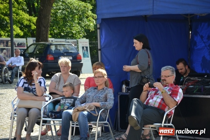 Zdjęcie w galerii na portalu naszraciborz.pl: 96. rocznica urodzin św. Jana Pawła II - obchody na zamku wiadomości z regionu
