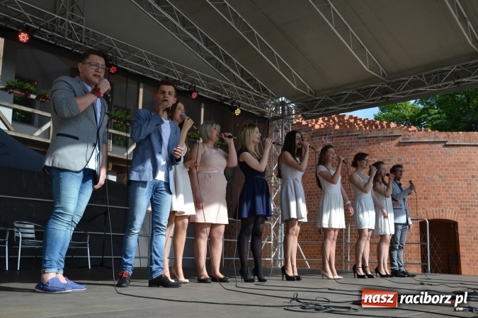 Zdjęcie w galerii na portalu naszraciborz.pl: 96. rocznica urodzin św. Jana Pawła II - obchody na zamku wiadomości z regionu