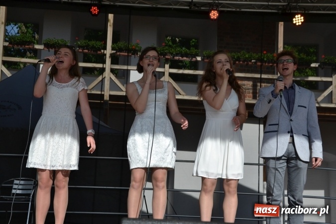 Zdjęcie w galerii na portalu naszraciborz.pl: 96. rocznica urodzin św. Jana Pawła II - obchody na zamku wiadomości z regionu