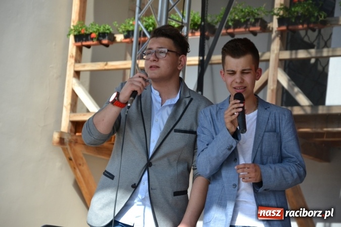 Zdjęcie w galerii na portalu naszraciborz.pl: 96. rocznica urodzin św. Jana Pawła II - obchody na zamku wiadomości z regionu