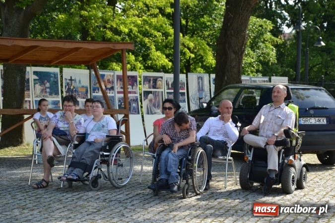 Zdjęcie w galerii na portalu naszraciborz.pl: 96. rocznica urodzin św. Jana Pawła II - obchody na zamku wiadomości z regionu