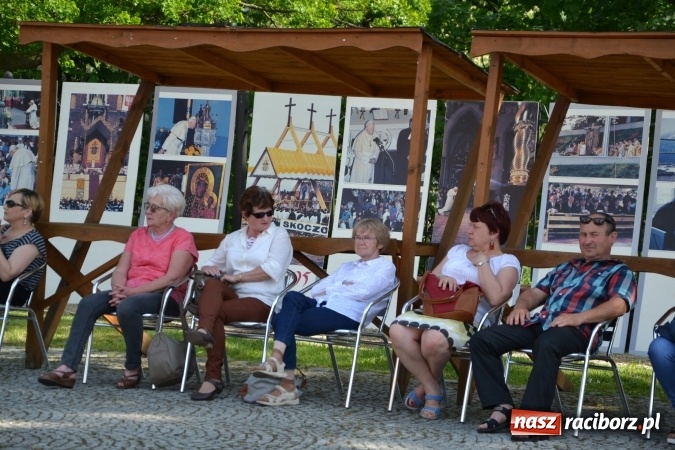 Zdjęcie w galerii na portalu naszraciborz.pl: 96. rocznica urodzin św. Jana Pawła II - obchody na zamku wiadomości z regionu