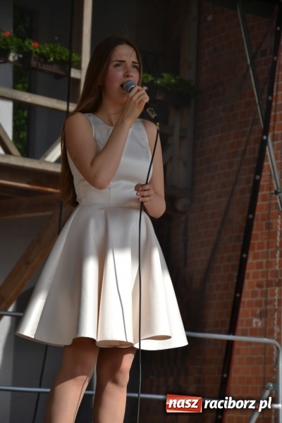 Zdjęcie w galerii na portalu naszraciborz.pl: 96. rocznica urodzin św. Jana Pawła II - obchody na zamku wiadomości z regionu