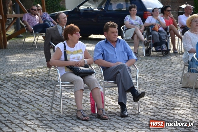 Zdjęcie w galerii na portalu naszraciborz.pl: 96. rocznica urodzin św. Jana Pawła II - obchody na zamku wiadomości z regionu