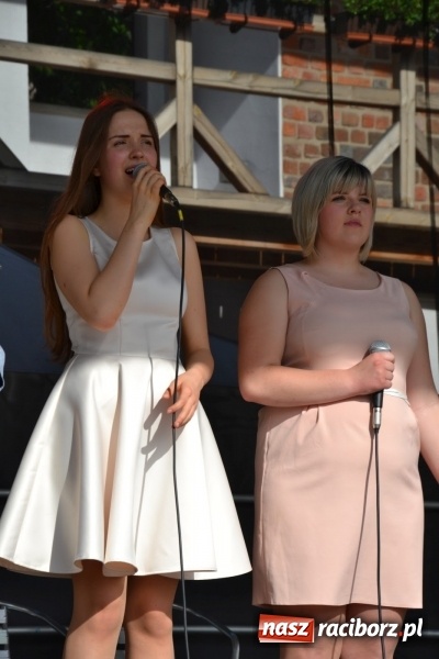 Zdjęcie w galerii na portalu naszraciborz.pl: 96. rocznica urodzin św. Jana Pawła II - obchody na zamku wiadomości z regionu