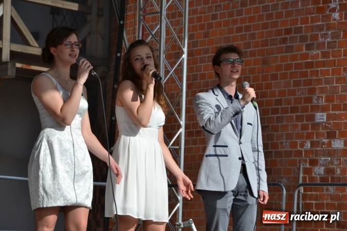 Zdjęcie w galerii na portalu naszraciborz.pl: 96. rocznica urodzin św. Jana Pawła II - obchody na zamku wiadomości z regionu