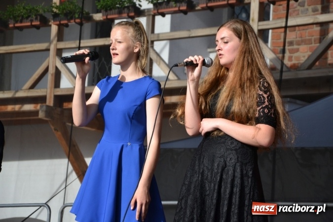 Zdjęcie w galerii na portalu naszraciborz.pl: 96. rocznica urodzin św. Jana Pawła II - obchody na zamku wiadomości z regionu