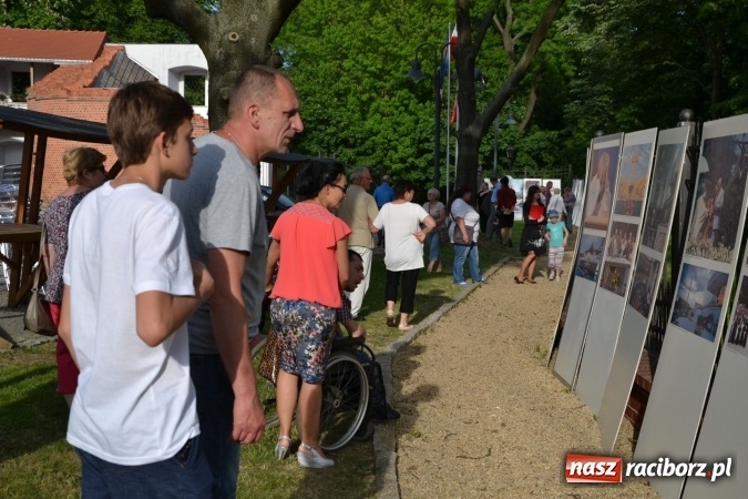 Zdjęcie w galerii na portalu naszraciborz.pl: 96. rocznica urodzin św. Jana Pawła II - obchody na zamku wiadomości z regionu