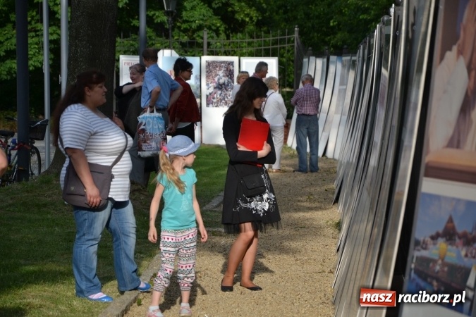 Zdjęcie w galerii na portalu naszraciborz.pl: 96. rocznica urodzin św. Jana Pawła II - obchody na zamku wiadomości z regionu