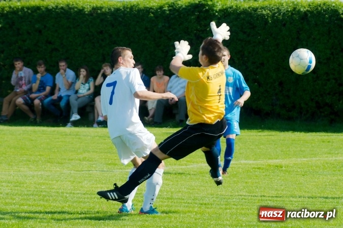 Zdjęcie w galerii na portalu naszraciborz.pl: Wiosenna passa Kornowaca przerwana. Trzy punkty pojechały do Krzyżkowic wiadomości z regionu