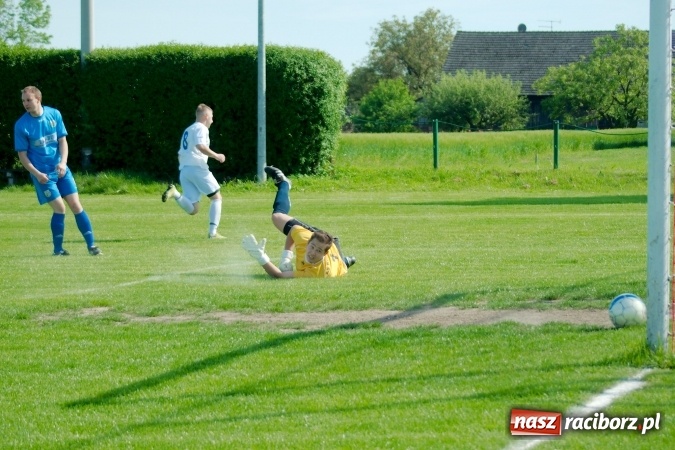 Zdjęcie w galerii na portalu naszraciborz.pl: Wiosenna passa Kornowaca przerwana. Trzy punkty pojechały do Krzyżkowic wiadomości z regionu