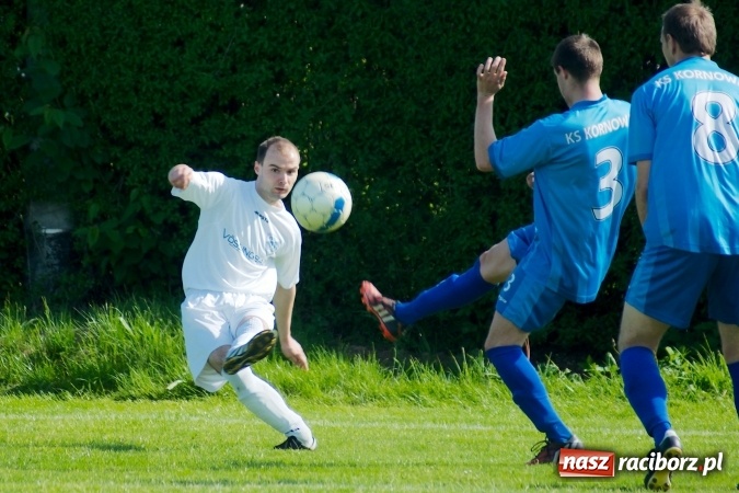 Zdjęcie w galerii na portalu naszraciborz.pl: Wiosenna passa Kornowaca przerwana. Trzy punkty pojechały do Krzyżkowic wiadomości z regionu