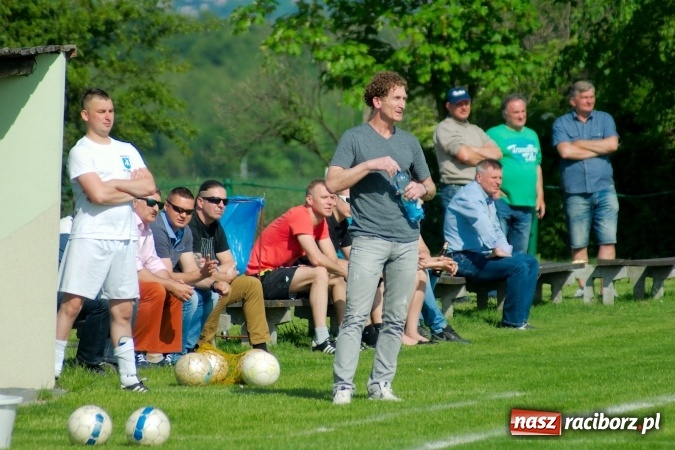 Zdjęcie w galerii na portalu naszraciborz.pl: Wiosenna passa Kornowaca przerwana. Trzy punkty pojechały do Krzyżkowic wiadomości z regionu