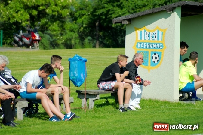 Zdjęcie w galerii na portalu naszraciborz.pl: Wiosenna passa Kornowaca przerwana. Trzy punkty pojechały do Krzyżkowic wiadomości z regionu